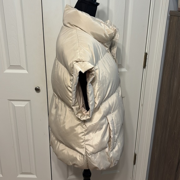 Ellison Wide Sleeve Puffer Vest - Picture 9 of 11